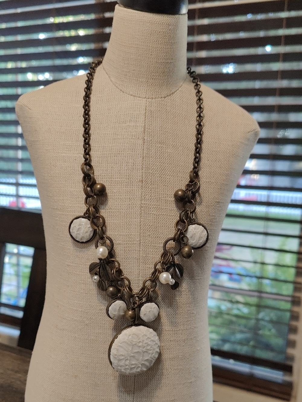 Vintage-Style White Pendant Statement Necklace
